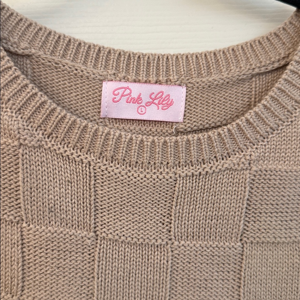 Pink Lily Checkered Knit Vest - Picture 2 of 4